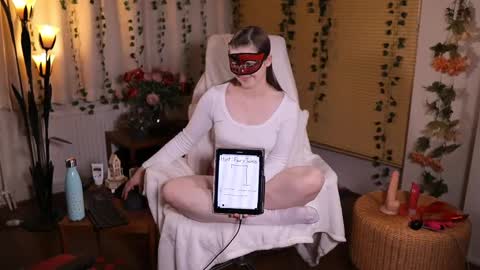 Snapshot of quinnrmonroe chatting on February 26, 8:25 pm QuinnMonroe online show from February 26, 8:25 pm