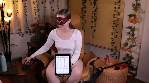 Snapshot of quinnrmonroe chatting on February 18, 8:14 pm QuinnMonroe online show from February 18, 8:14 pm