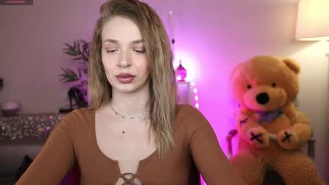 Nova Hollis online show from April 22, 4:41 am