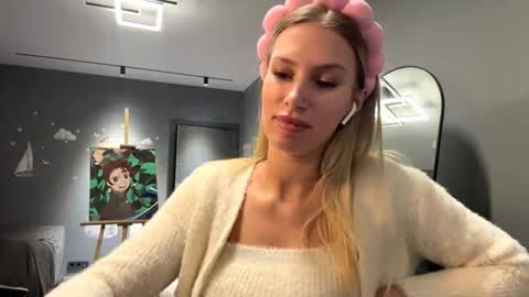 Mila online show from February 1, 7:11 pm