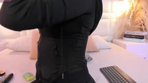 raquel Hyde online show from May 4, 8:37 pm
