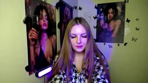 raspberry0101 online show from September 17, 1:14 pm