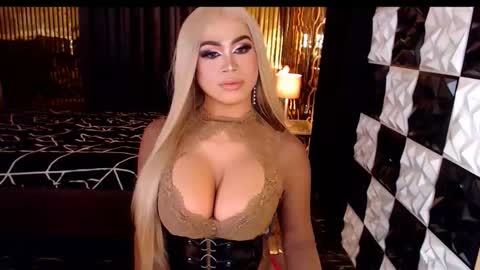 ravenmystiquex online show from April 10, 5:28 pm