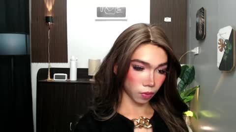 ravennaxx online show from February 22, 7:47 pm