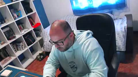 ravingr3d3 online show from May 11, 8:10 am