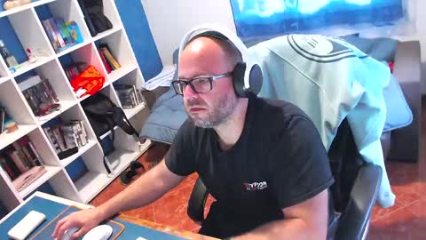 ravingr3d3 online show from May 8, 8:31 am