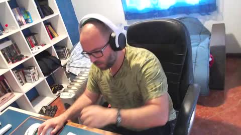 ravingr3d3 online show from April 22, 8:32 am