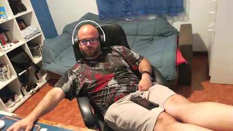 ravingr3d3 online show from April 20, 10:46 pm