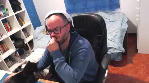 ravingr3d3 online show from February 9, 10:56 pm