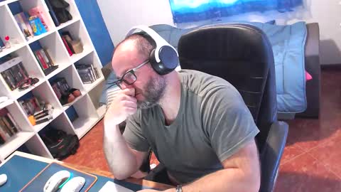 ravingr3d3 online show from March 26, 1:49 pm