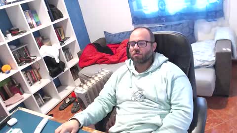 ravingr3d3 online show from November 26, 10:45 am