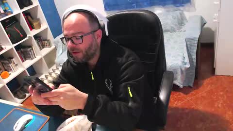 ravingr3d3 online show from February 15, 5:00 pm