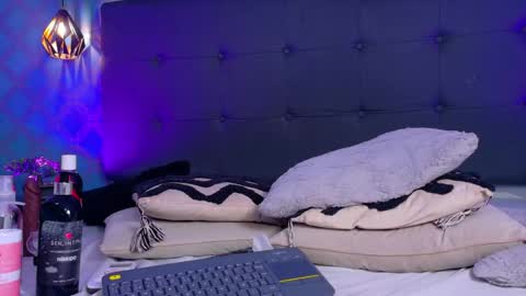 Lilia online show from May 15, 11:45 pm