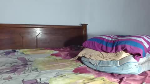 eyan online show from April 19, 6:10 pm