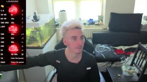 Rayzel online show from April 22, 11:39 am