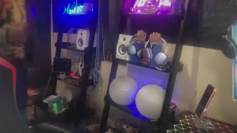 skylar online show from April 25, 10:18 pm