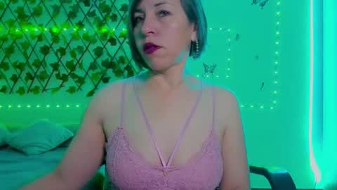 Rebbeca online show from November 5, 10:28 am