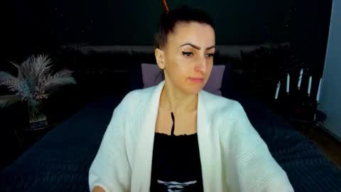 rebecca_diamonds online show from February 10, 7:00 am