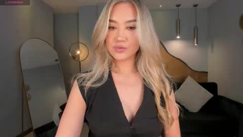 Rebe online show from December 3, 7:47 pm