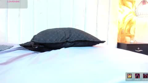 rebeccamitchell_ online show from February 10, 3:15 pm