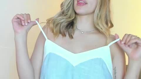 rebeccawhite_x online show from February 11, 10:25 am