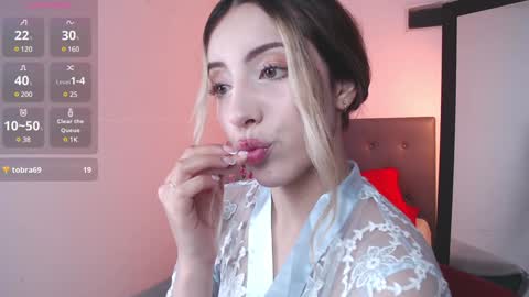 rebeccawhite_x online show from December 27, 4:04 am