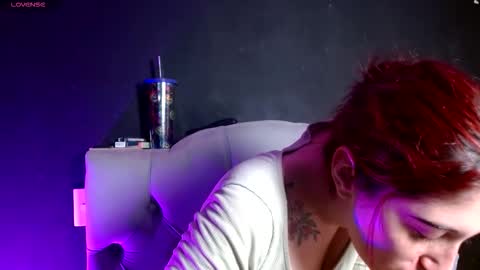 IG   OF red moonn online show from February 16, 4:43 am