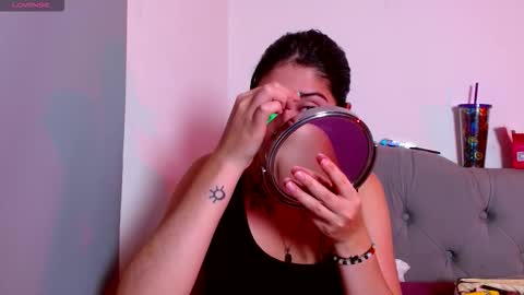 IG   OF red moonn online show from November 28, 5:04 am