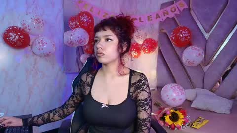 red_pandaa online show from April 22, 4:19 am