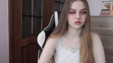 Lily online show from October 18, 1:32 am