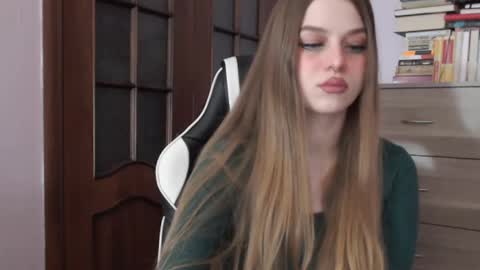 Lily online show from November 29, 2:41 am