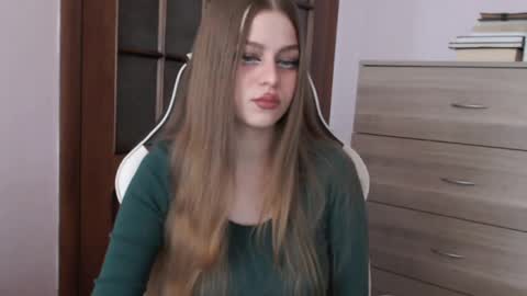 Lily online show from April 15, 3:32 am