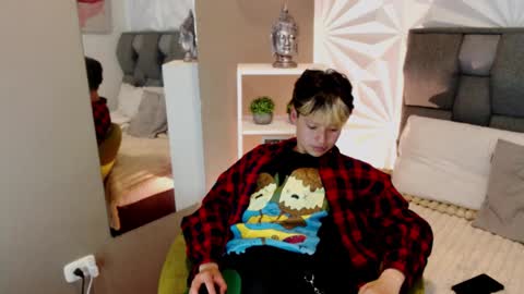 redhood_1_ online show from April 2, 4:20 am