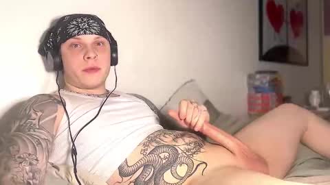 Snapshot of redrumbackwards chatting on March 7, 7:52 am redrum online show from March 7, 7:52 am