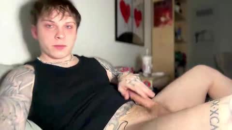 Snapshot of redrumbackwards chatting on January 6, 3:53 am redrum online show from January 6, 3:53 am