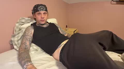 Snapshot of redrumbackwards chatting on September 11, 4:47 am redrum online show from September 11, 4:47 am