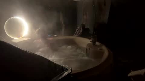 Lee online show from March 17, 1:32 am