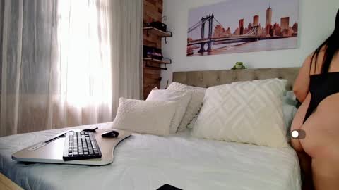 Yanella online show from March 2, 3:05 pm