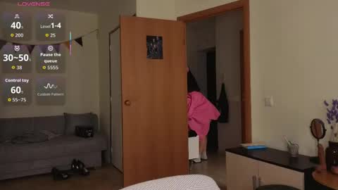 ReginaHawkinss online show from April 22, 10:00 am