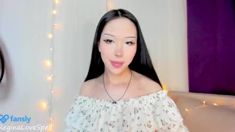 Snapshot of reginainspace chatting on February 12, 11:09 pm Regina online show from February 12, 11:09 pm