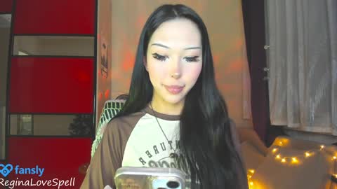 Snapshot of reginainspace chatting on February 2, 9:34 pm Regina online show from February 2, 9:34 pm