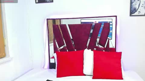 Snapshot of reginarosetti chatting on October 17, 8:35 pm Regina online show from October 17, 8:35 pm