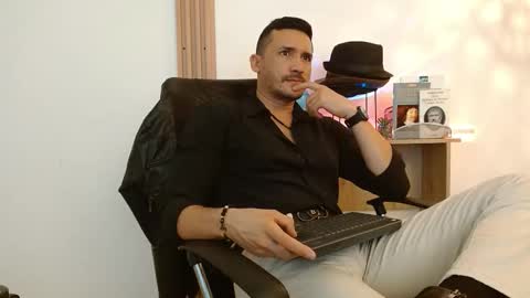   REIKO  online show from November 6, 8:01 pm