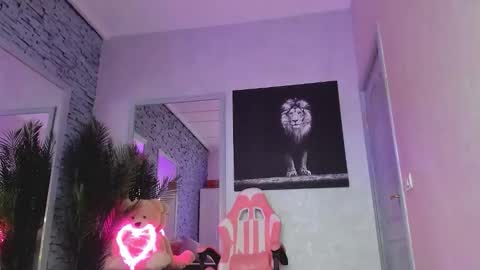 reina cummings online show from December 15, 7:37 am