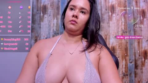 reina_loren online show from October 25, 5:08 am