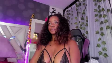 Snapshot of reina_love2 chatting on February 23, 3:29 pm Reina online show from February 23, 3:29 pm