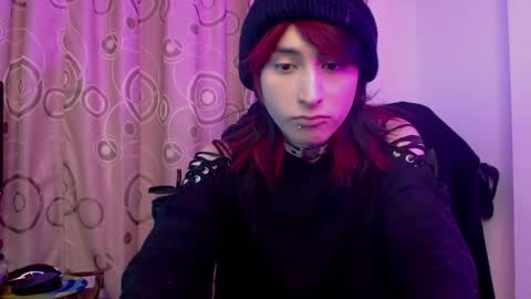 reiv_femboy online show from October 7, 5:25 am