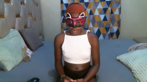 remmyqueen online show from April 19, 5:30 am