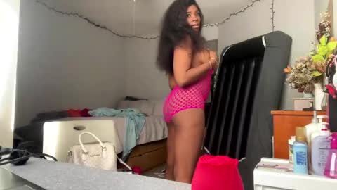 renaeeeeee online show from January 17, 8:17 pm