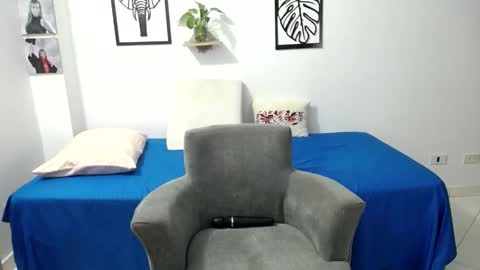 Snapshot of renata_salinas_1 chatting on February 25, 10:31 pm Renata Salinas online show from February 25, 10:31 pm